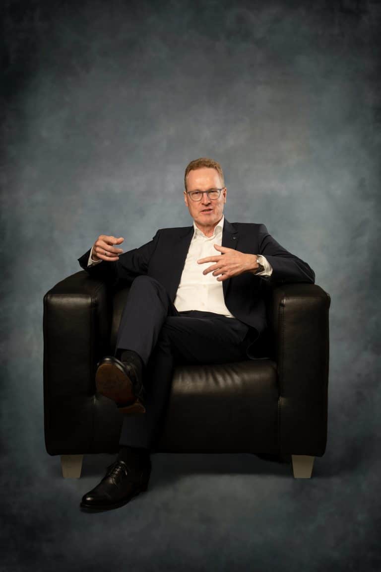 Fotoshooting-Klink-Fotografie-Marc-Lehmann_A5_6062-grau-struktur